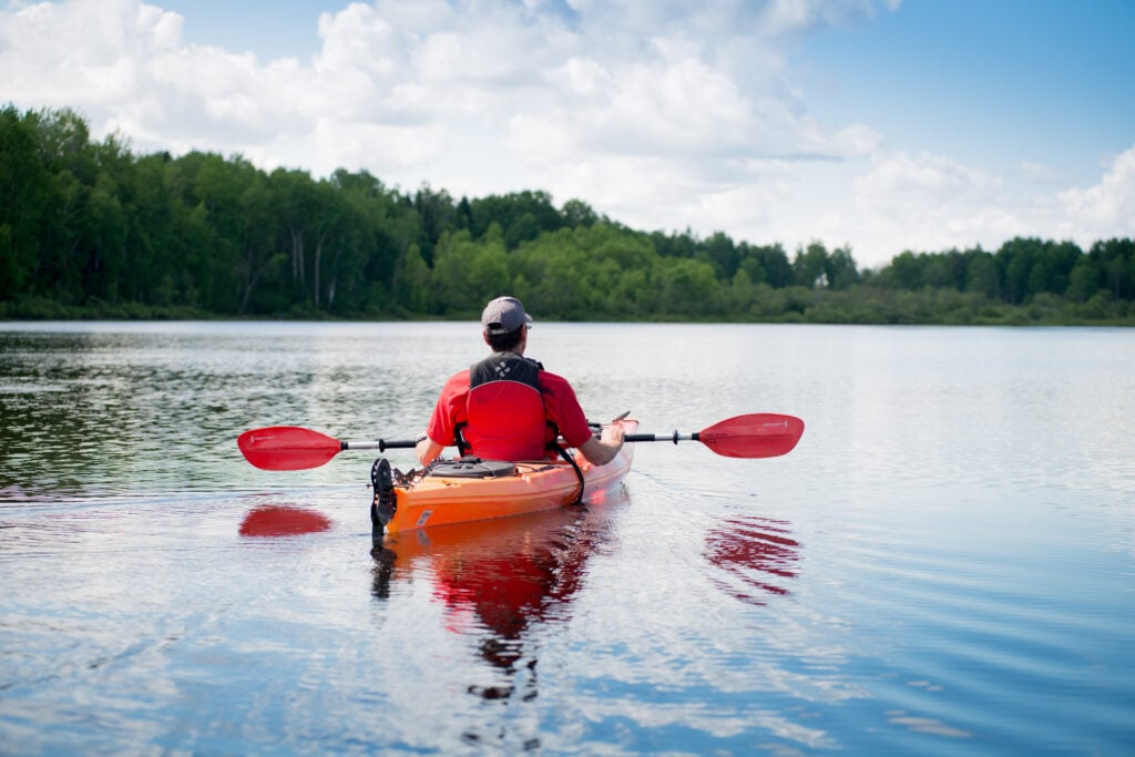 La Bell en kayak est une randonnée sur la rivière Bell, qui traverse la ville de Senneterre. Le bureau d'information touristique de la ville fait de la location d'équipement aquatique à peu de frais.